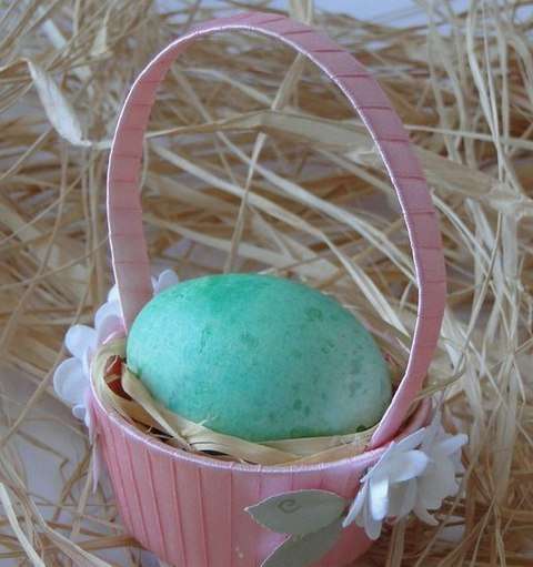 how to make an Easter basket with your own hands