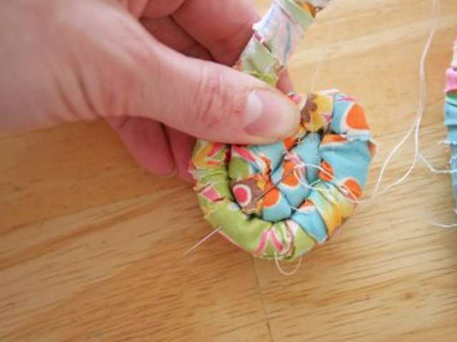 DIY Easter baskets from plastic bottles