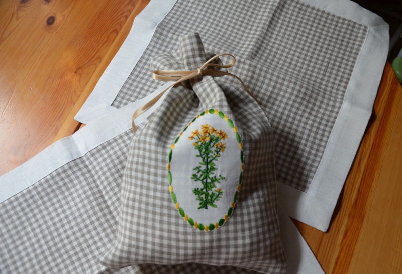 How to sew a bag with ties - DIY bags for gifts and herbs