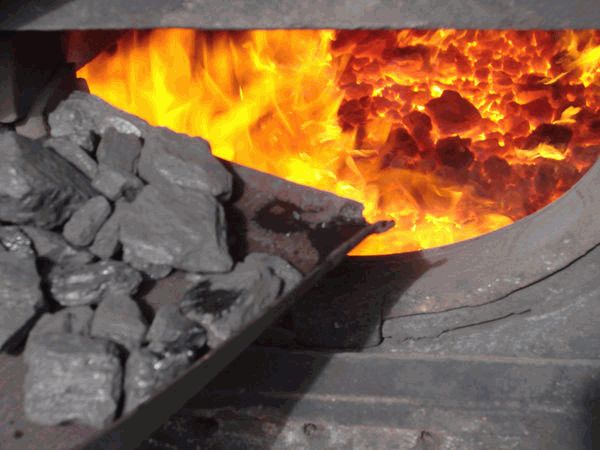 Hoe een lang brandende kolengestookte ketel werkt - alle voor- en nadelen