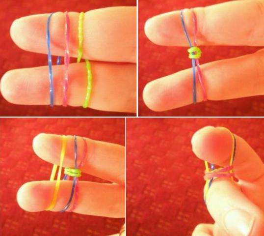 The method of weaving with rubber bands Iris on the fingers